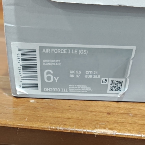 Nike Air Force 1 Low LE Triple White (GS) - Picture 13 of 14